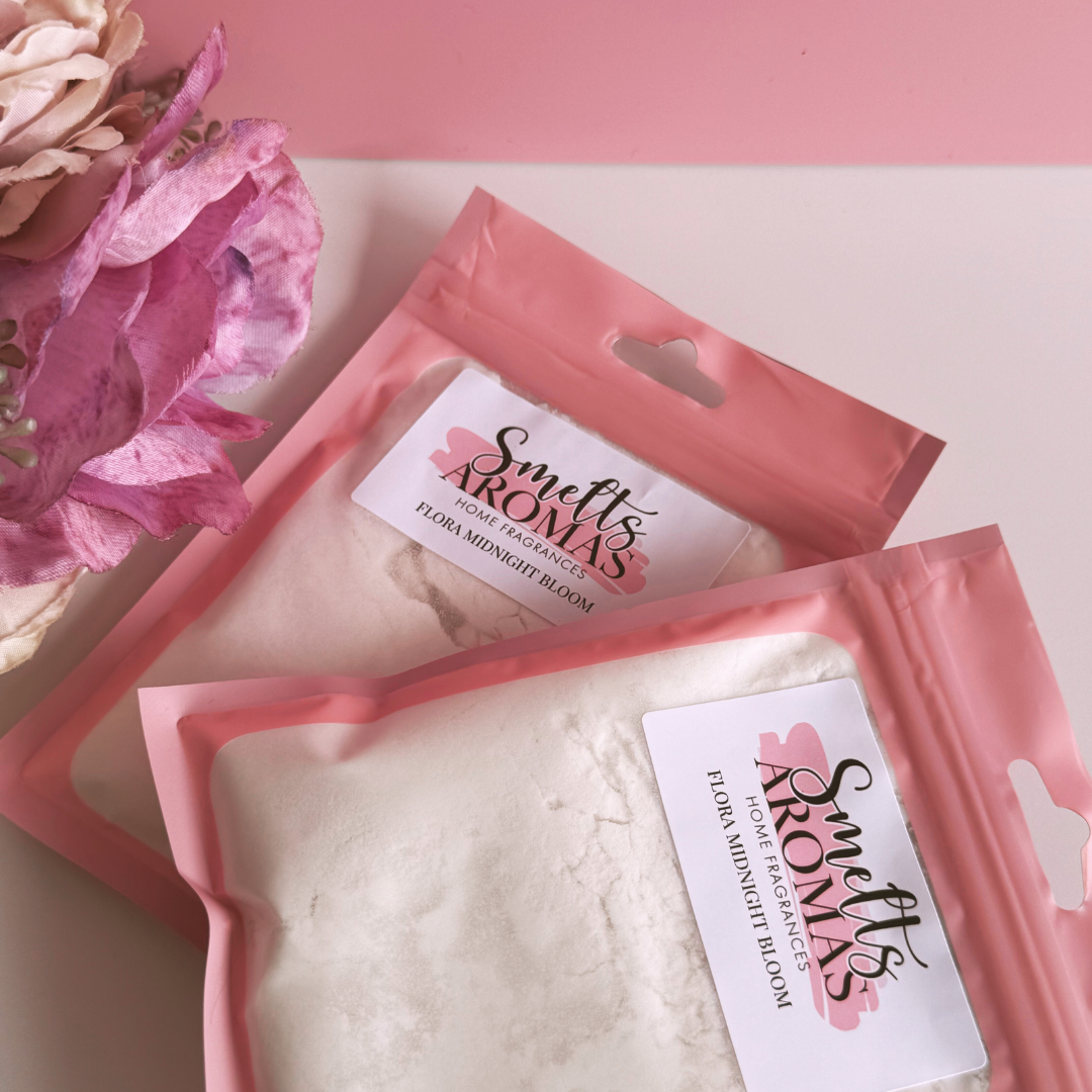 Flora Midnight Bloom Carpet Freshener by Smelts Aromas – handmade floral and amber-scented carpet freshener with oriental rose and orange blossom for a rich, luxurious home fragrance.