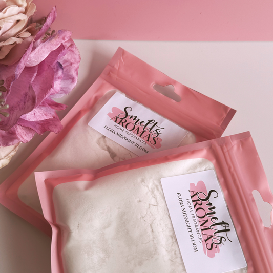 Flora Midnight Bloom Carpet Freshener by Smelts Aromas – handmade floral and amber-scented carpet freshener with oriental rose and orange blossom for a rich, luxurious home fragrance.