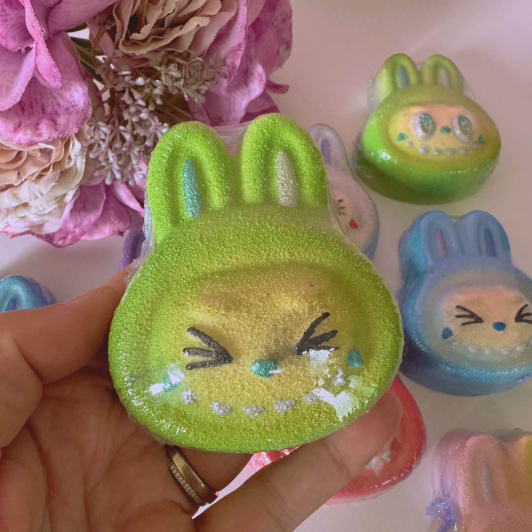 Lab Bath Bomb by Smelts Aromas – colourful lab-shaped fizzy bath bomb with beautiful fragrance