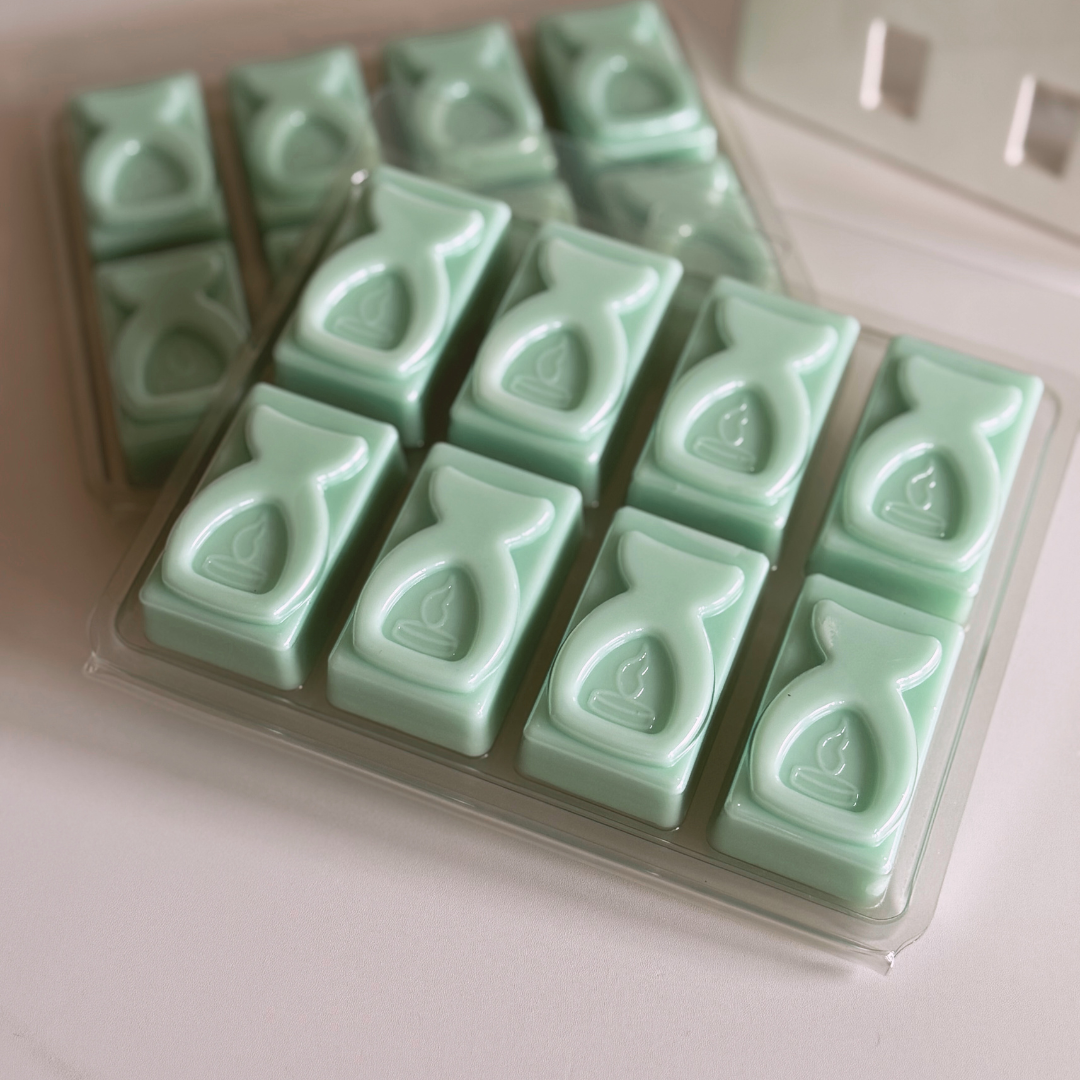 Lenny Freshness Wax Melt by Smelts Aromas – fruity floral orange blossom, apple, violet and lily fragrance.