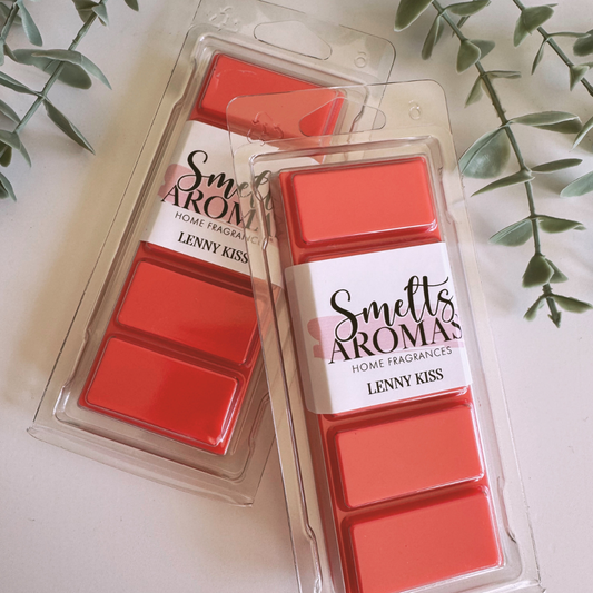 Lenny Kiss Wax Melt by Smelts Aromas – fruity floral peach, cassis and jasmine with warm musk and amber fragrance.