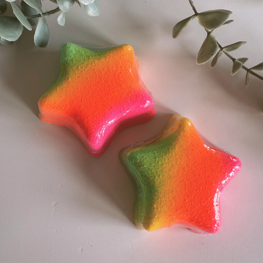 Neon Star Bath Bomb Raspberry Candyfloss by Smelts Aromas – sweet fruity berry bath bomb with candyfloss scent.