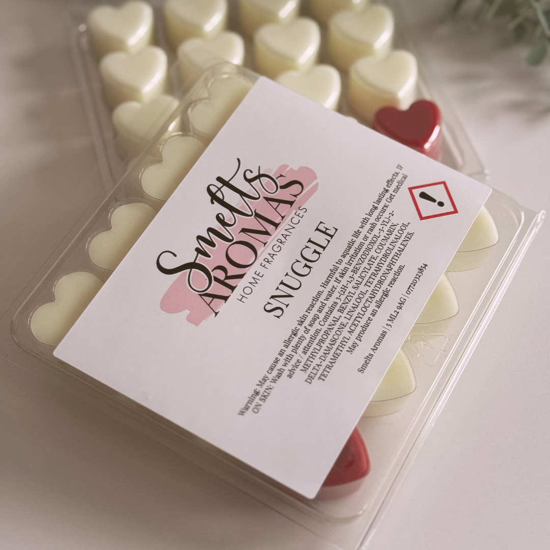 Snuggle Wax Melt Limited Edition Valentine’s large clamshell by Smelts Aromas – cosy fruity floral home fragrance.